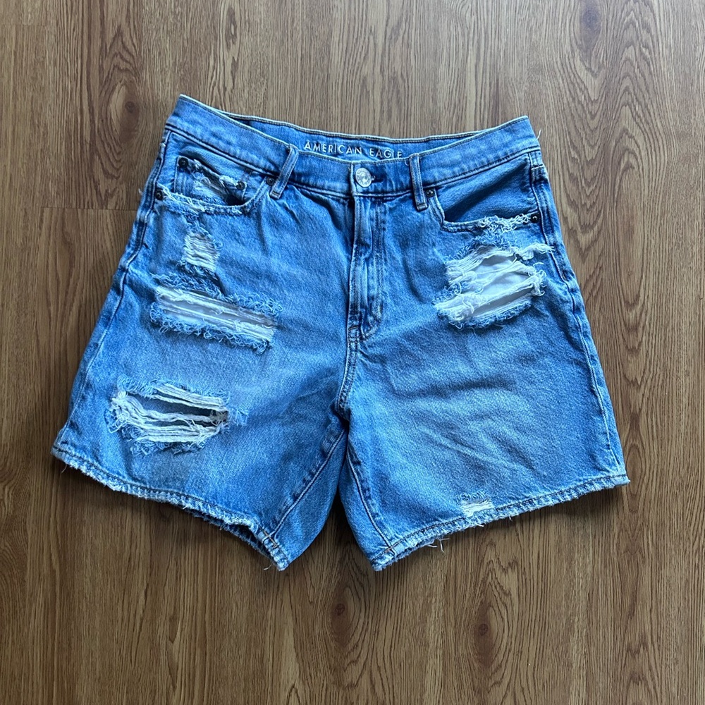 American Eagle 90s Boyfriend Shorts